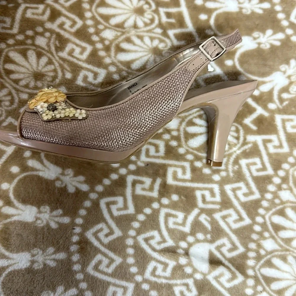 Karen Scott Branca Embellished Open Toe Heels Pale Pink (Tan) Sz 6